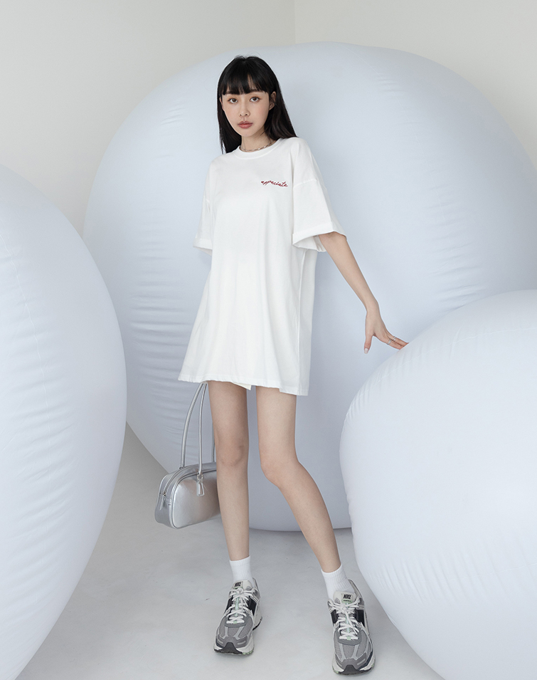 MINIMAL HEART AT THE BACK OVERSIZED TEE