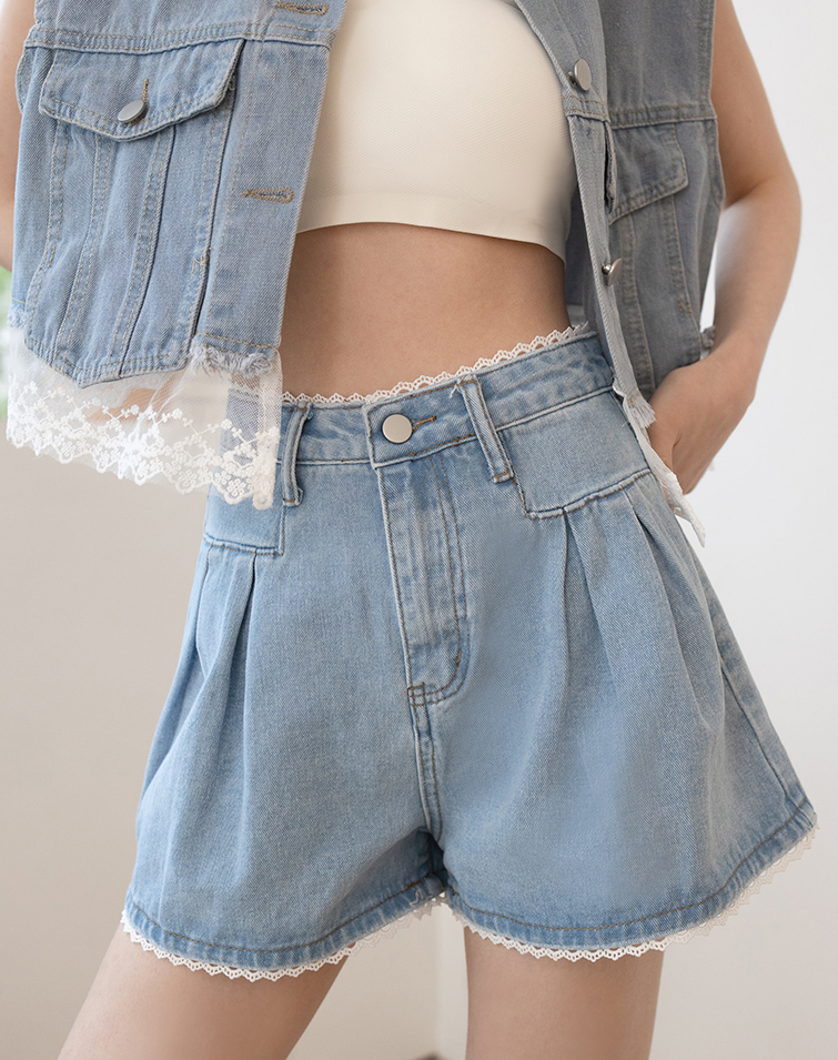 LACY EDGE PLEATED DENIM SHORTS