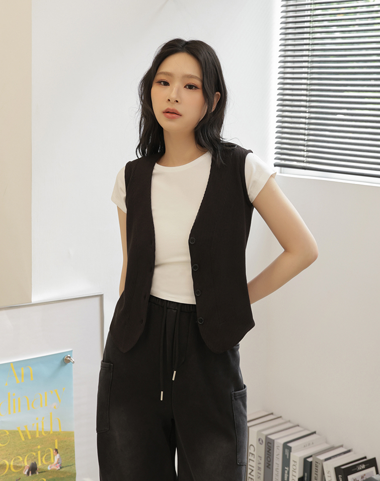 MIT MINIMALIST V-NECK VEST