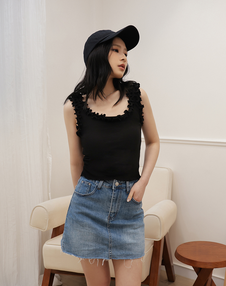 PLAYFUL CURLY DESIGN TANK TOP