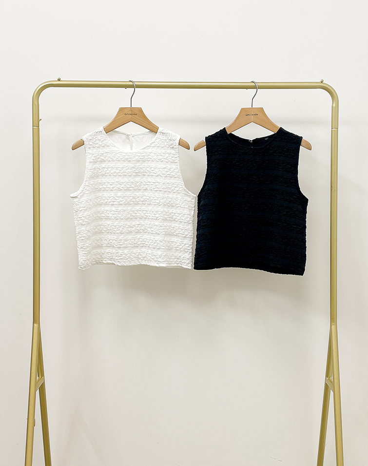 LIGHTWEIGHT BUBBLE TEXTURED VEST