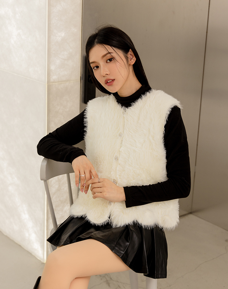 ELEGANT FUR-KNIT VEST