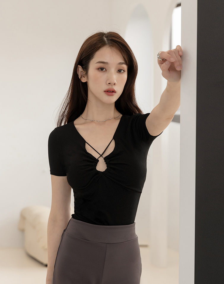 ALLURING FRONT HOLLOW FLATTERING TEE