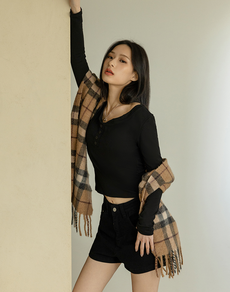 ULTRA-WARM BUTTONED LONG-SLEEVE BRA TOP