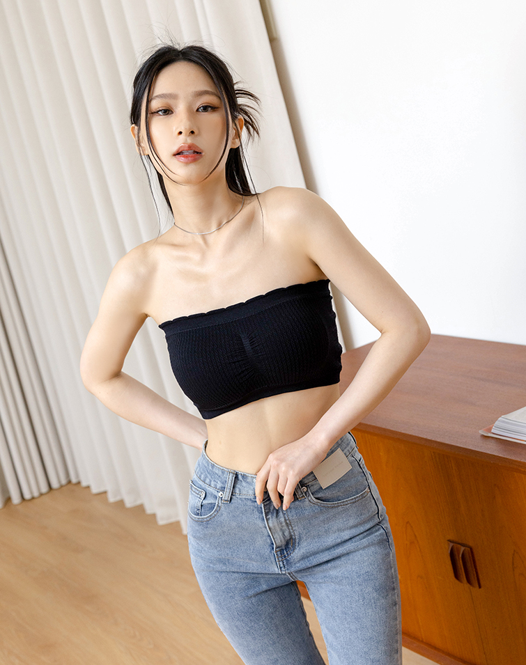 TEXTURED STRAIGHT BRA TOP