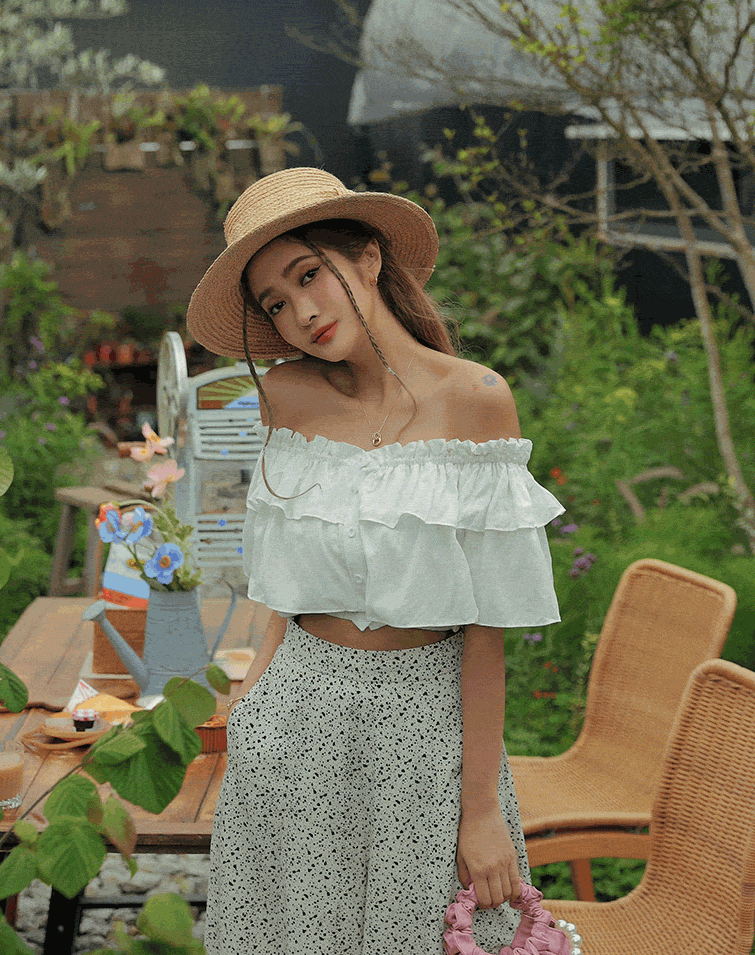 RUFFLE OFF SHOULDER BUTTON CROPPED TOP