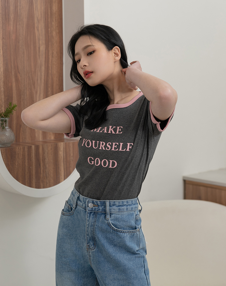 CONTRAST LETTER PRINT SHORT-SLEEVE TOP