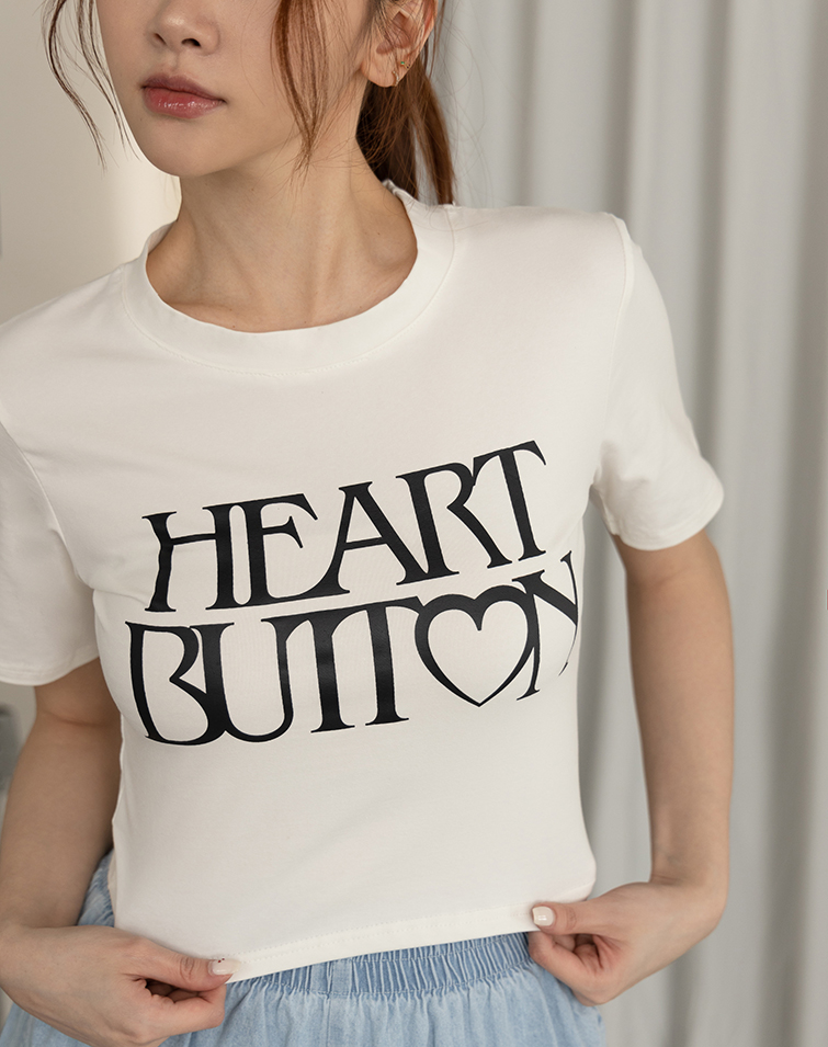 HEART BUTTON COLOR BLOCK ROUND NECK T-SHIRT