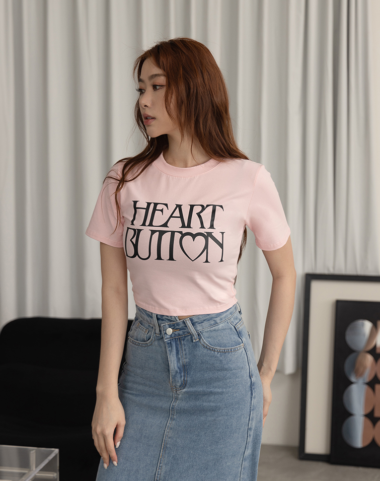 HEART BUTTON COLOR BLOCK ROUND NECK T-SHIRT