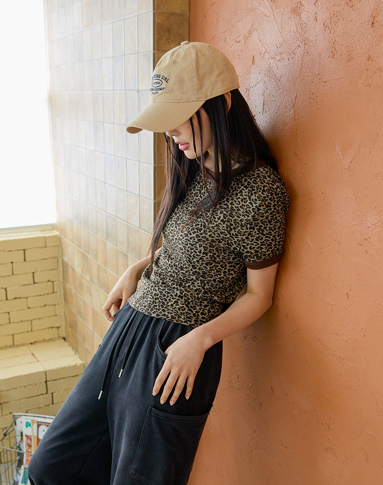 CLASSIC LEOPARD PRINT CREW-NECK TOP