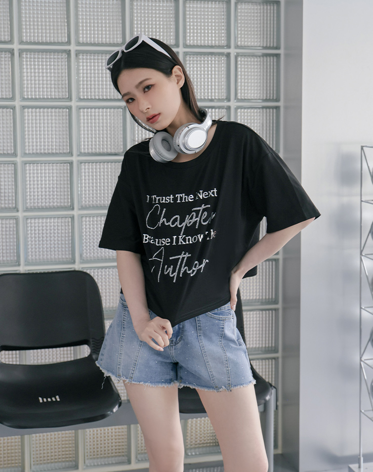 SPARKLE LETTER GRAPHIC TEE