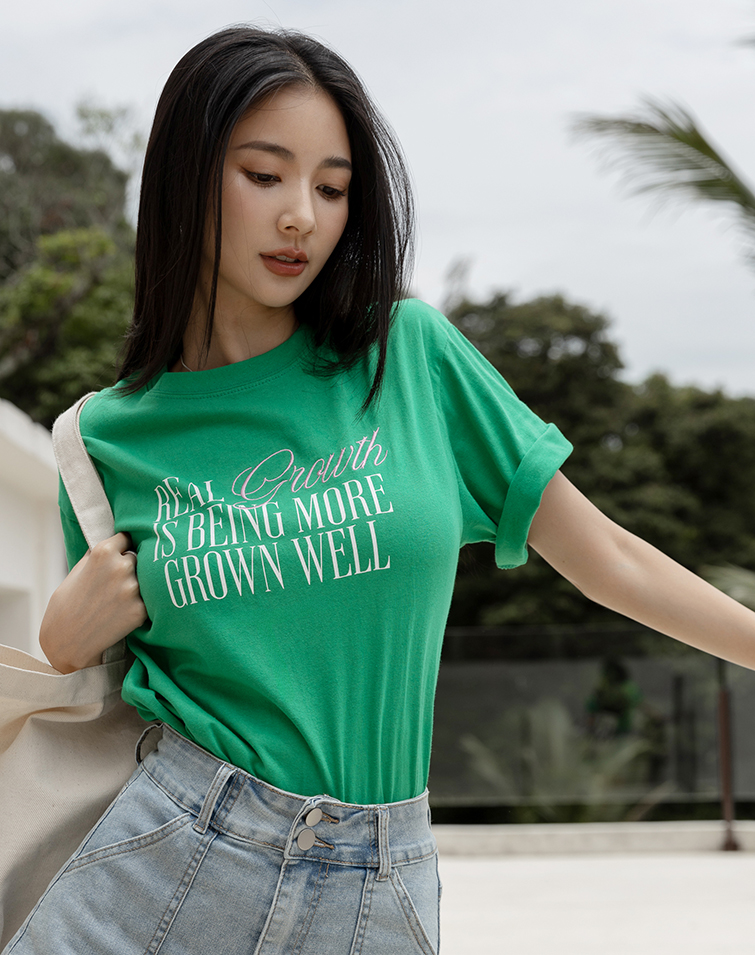 MADE IN KOREA VACATION LETTERING TEE