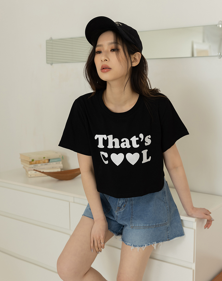 THATS COOL HEART LETTERING CROP TEE