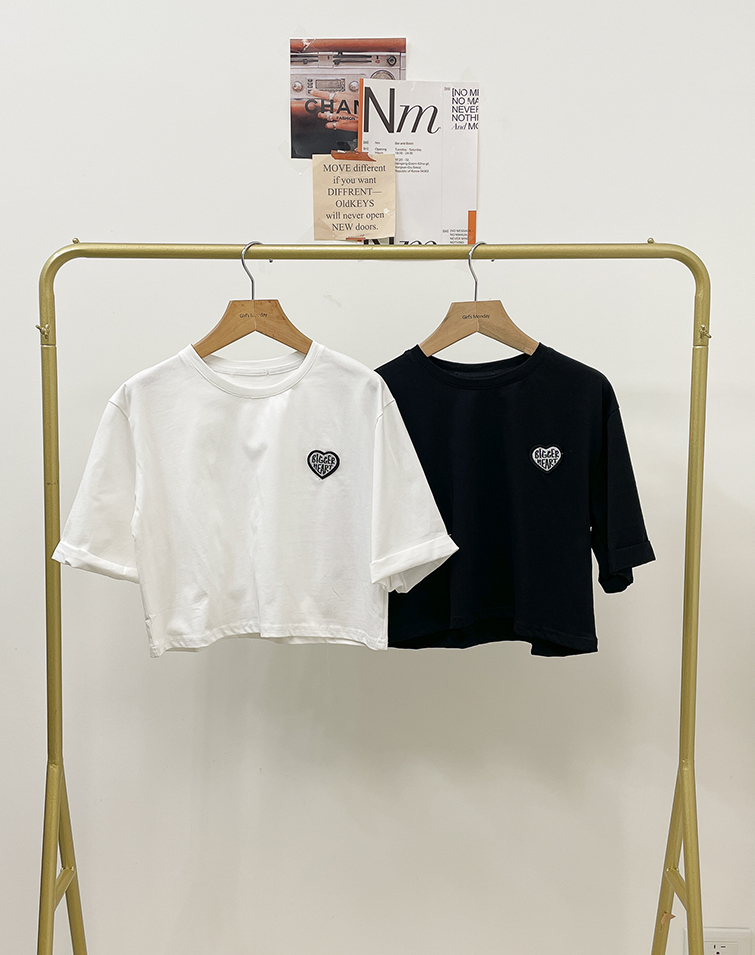 HEART EMBROIDERY PLAIN CREW-NECK TOP