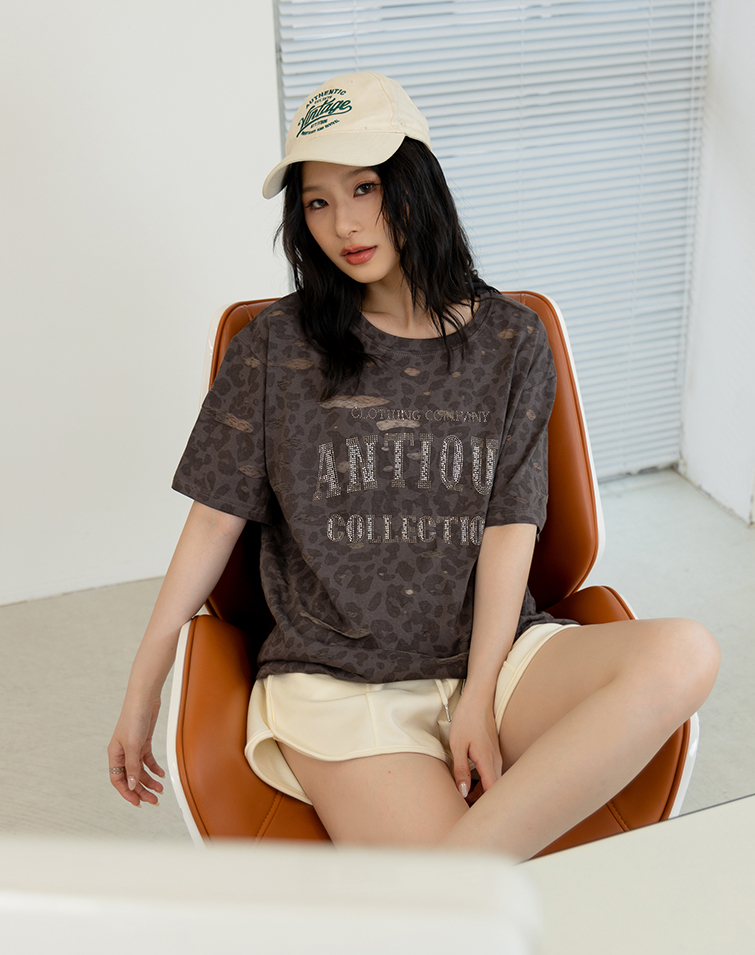 LIGHTLY DISTRESSED DESIGN LEOPARD LETTERING T-SHIRT
