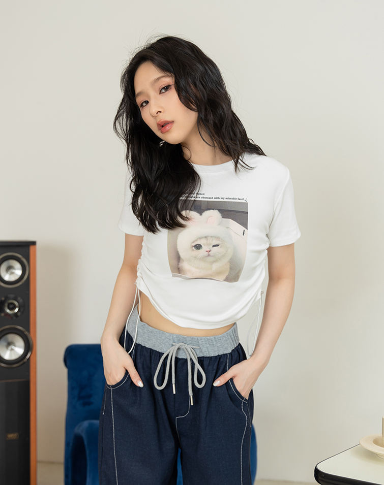 ADORABLE WINKING CAT T-SHIRT