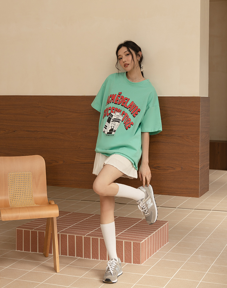 VINTAGE PLAYFUL TEDDY BEAR T-SHIRT