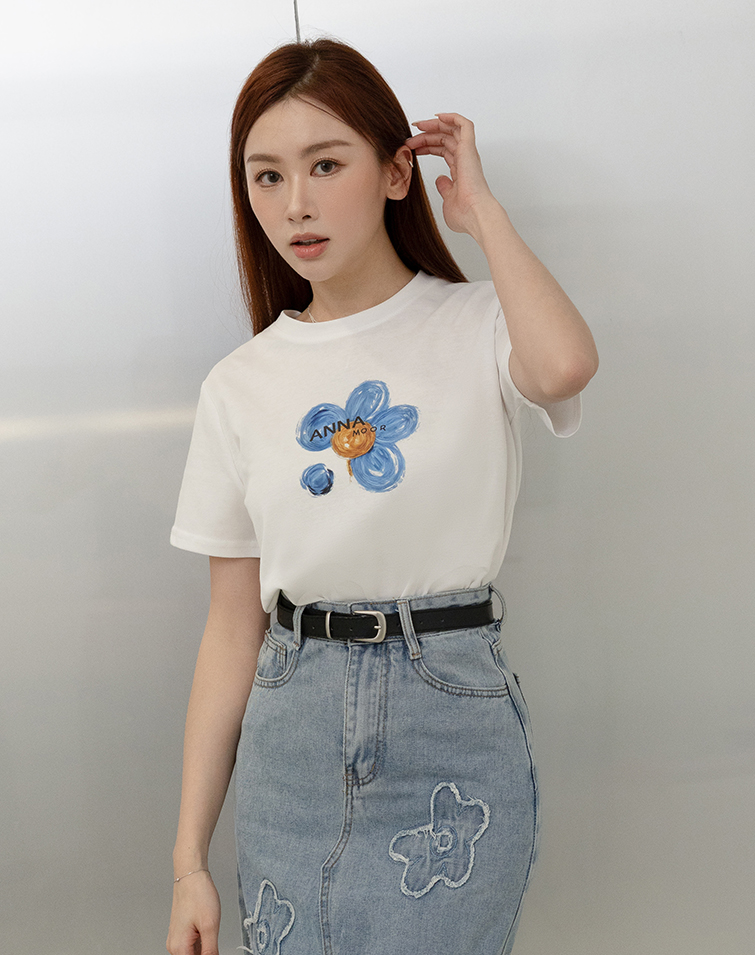 DAILY BLUE FLORAL LETTER T-SHIRT