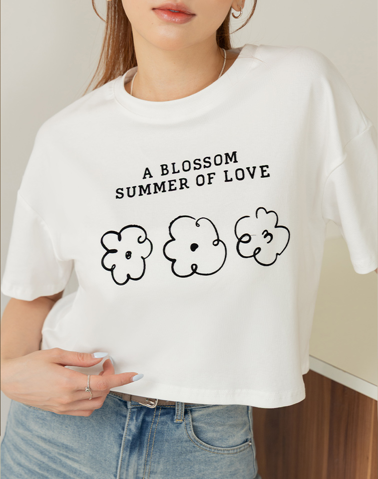 BLOSSOM OF LOVE GRAPHIC TEE