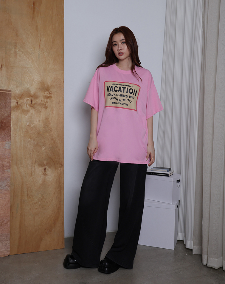 CASUAL VACATION LETTER T-SHIRT