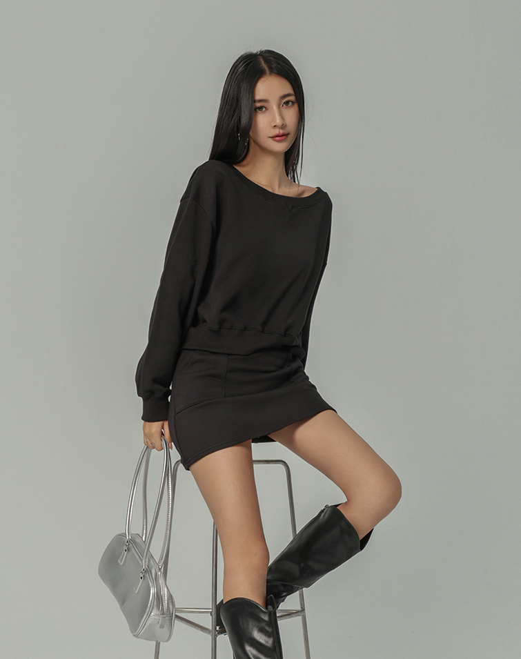 DROPPED SHOULDER VERSATILE SWEATER