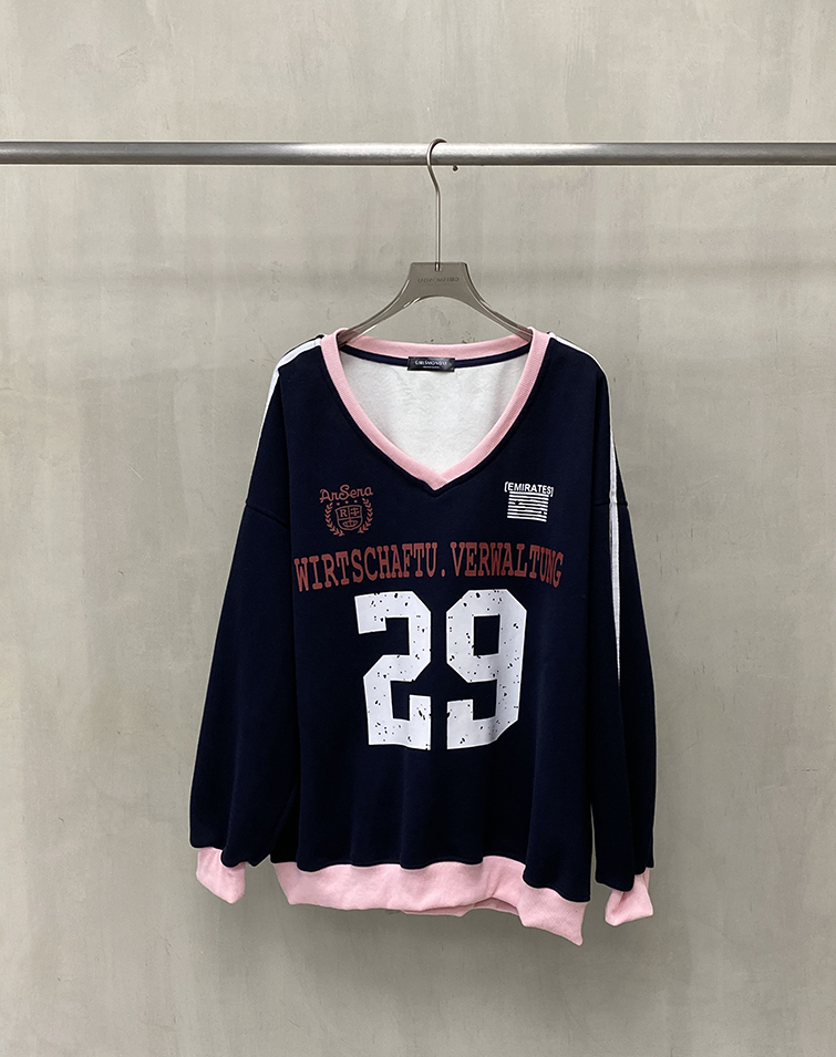 URBAN V-NECK SWEATSHIRT