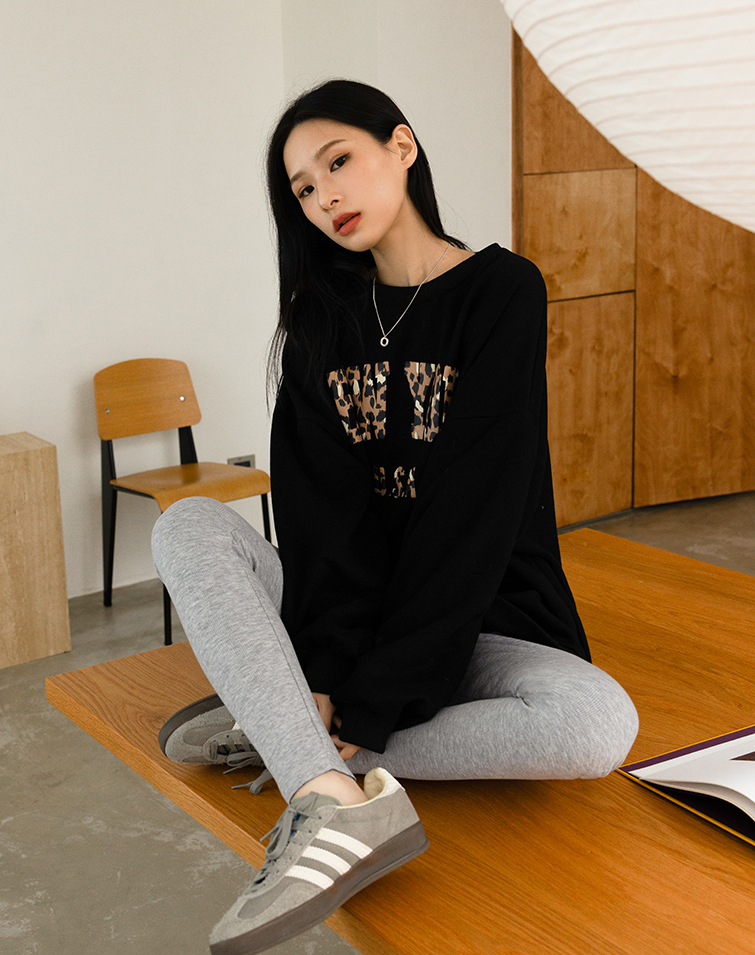 LEOPARD LETTER SWEATSHIRT