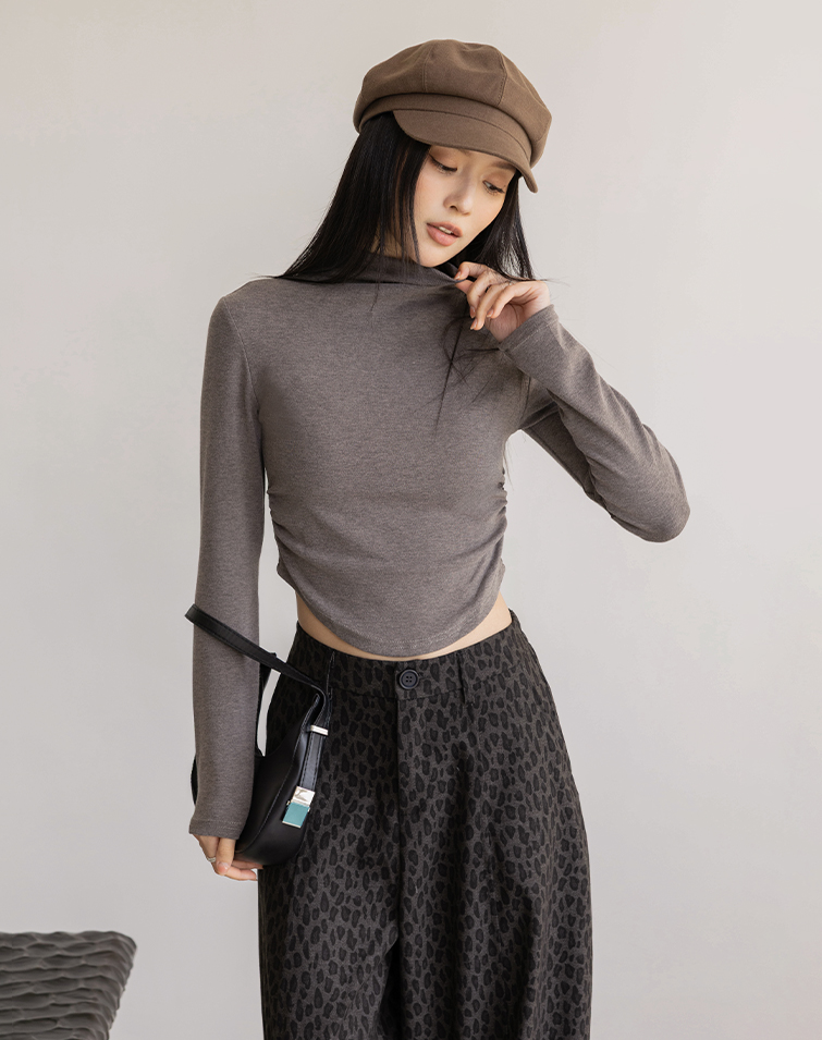 SLIMMING MOCK-NECK TOP