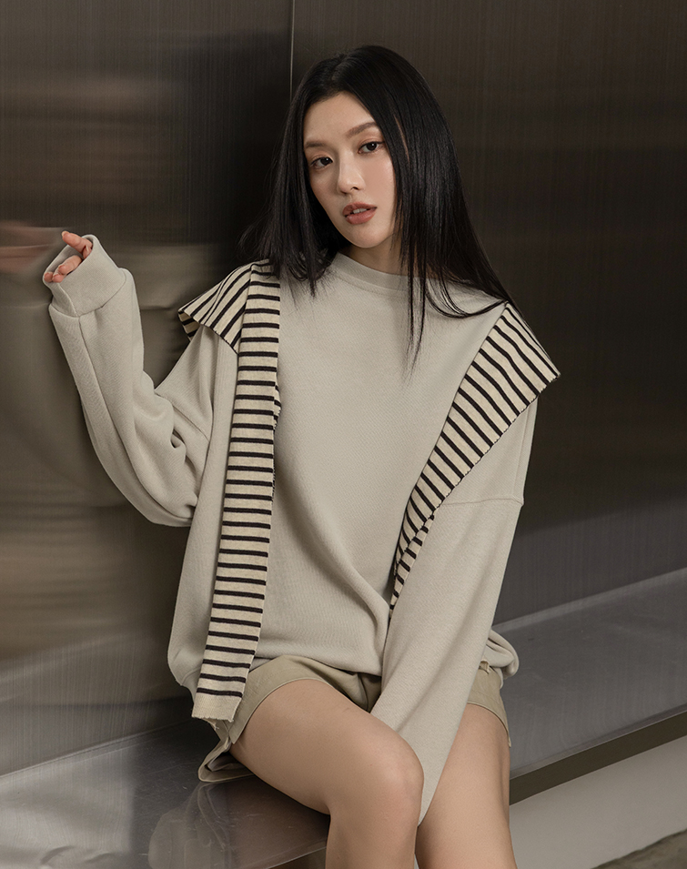 WARM GLOW SWEATSHIRT TEE