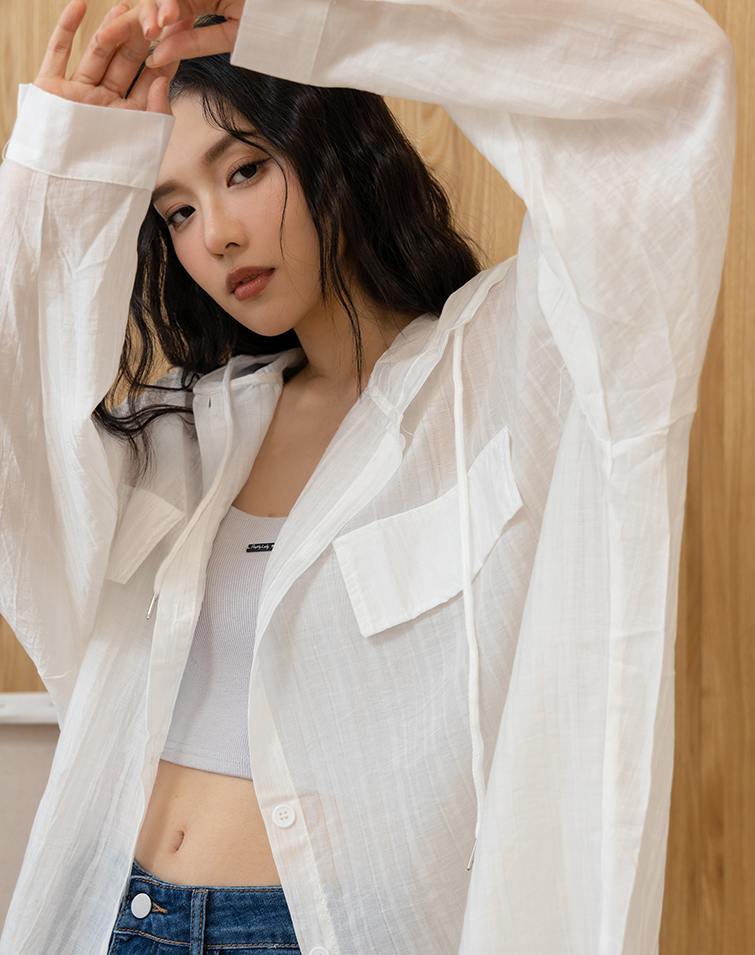 LIGHTWEIGHT BREATHABLE HOODED BLOUSE
