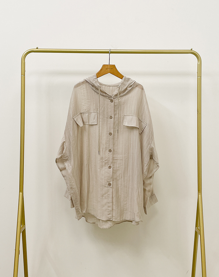 LIGHTWEIGHT BREATHABLE HOODED BLOUSE
