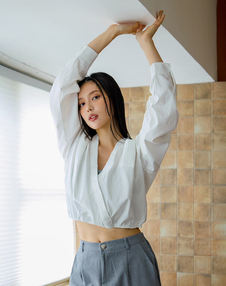 HALTER-STYLE LONG-SLEEVE LAYERED  BLOUSE