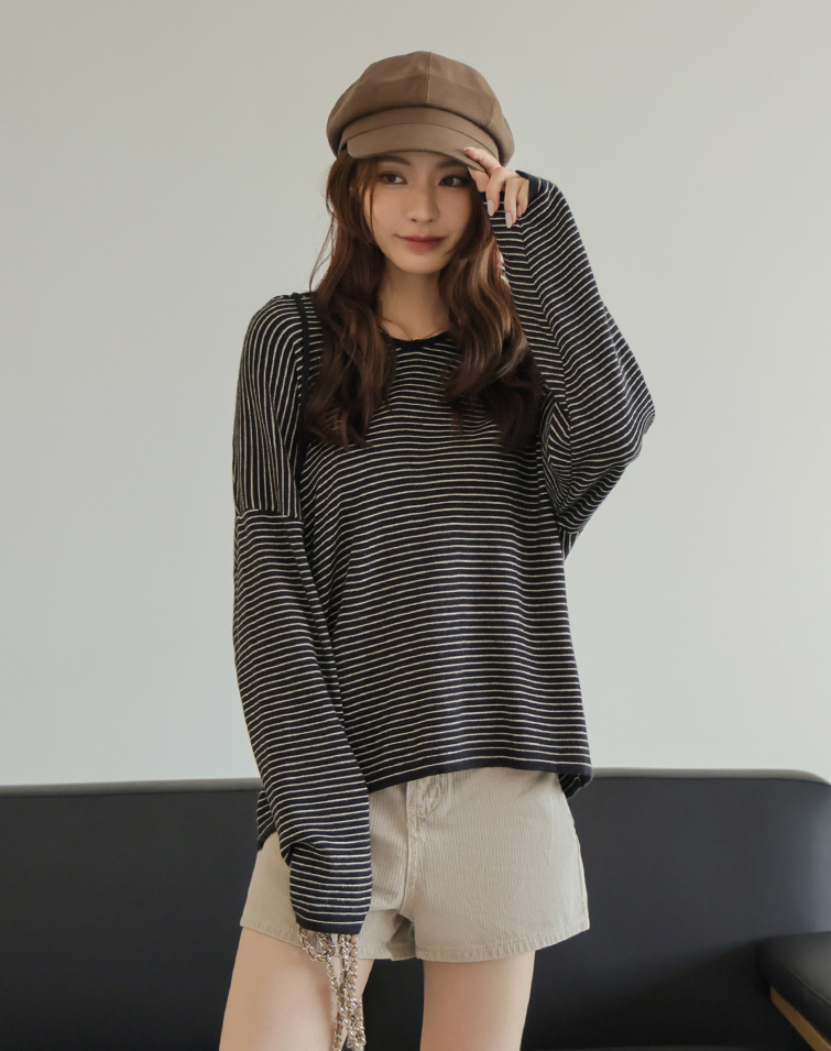 CONTRAST-STRIPED HOODED TOP