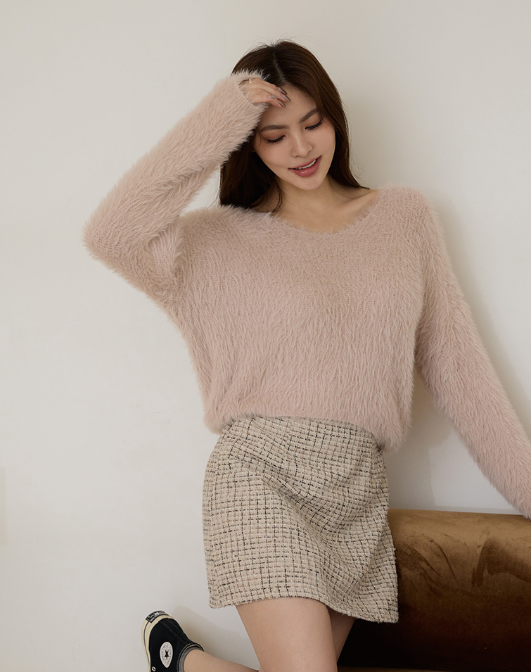 CLOUDY SOFT V-NECK SWEATER