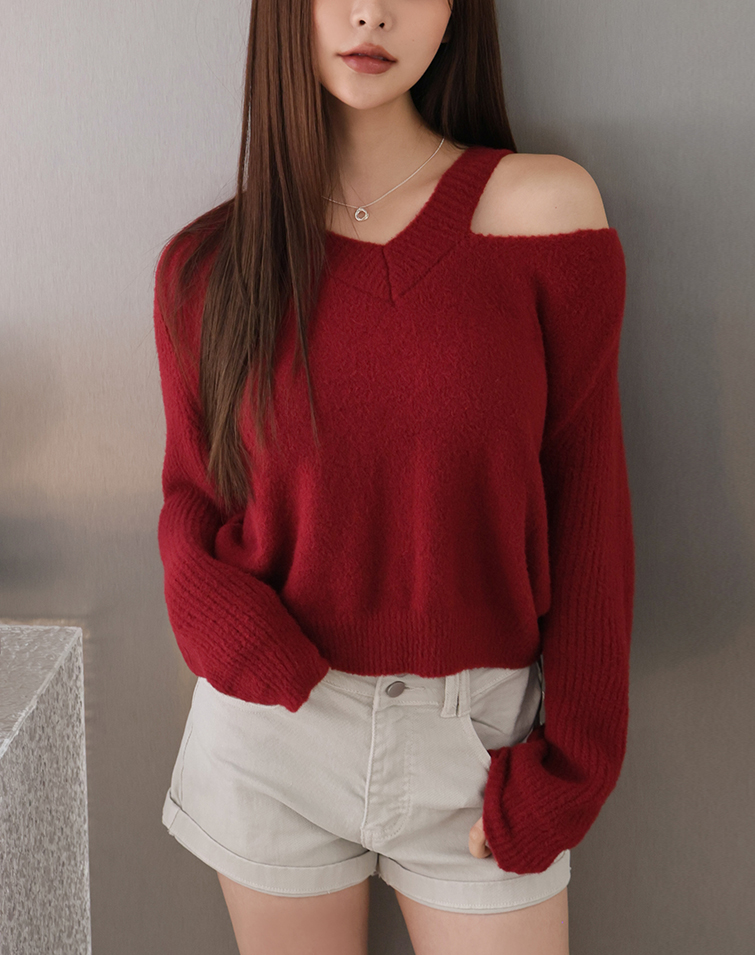 CUT-OUT SHOULDER KNIT TOP