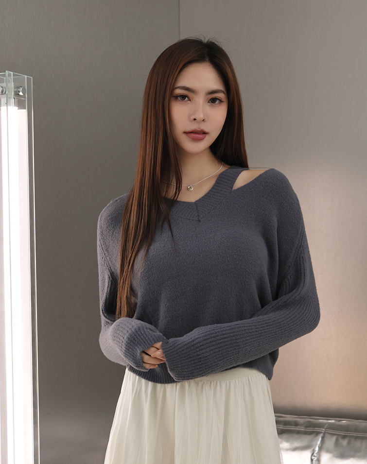 CUT-OUT SHOULDER KNIT TOP