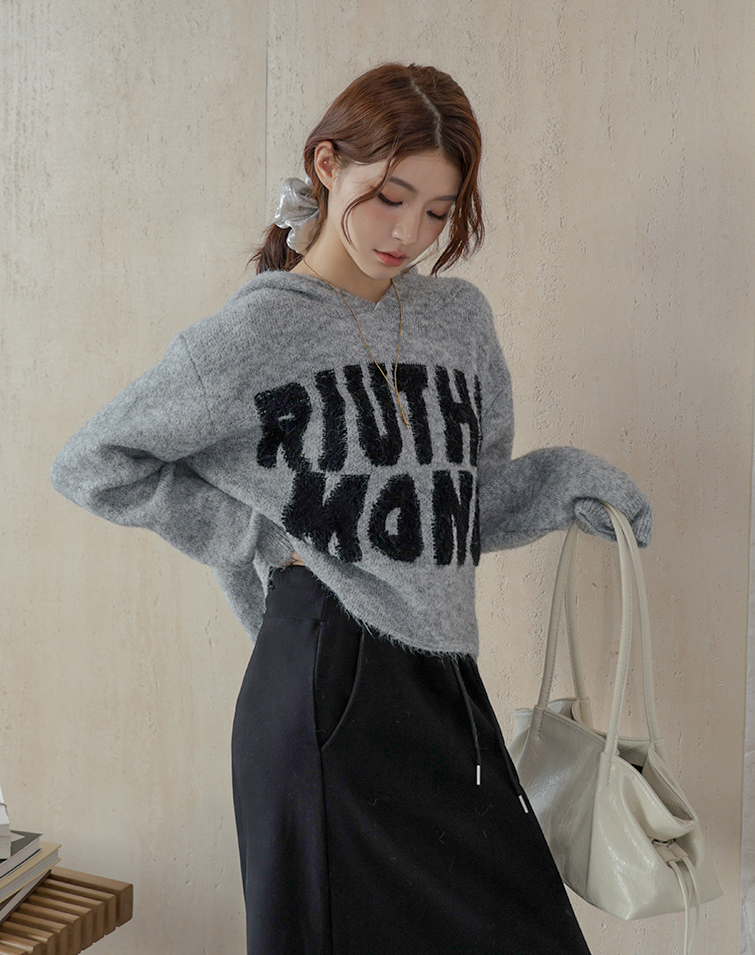CONTRAST-LETTER PLUSH HOODED TOP