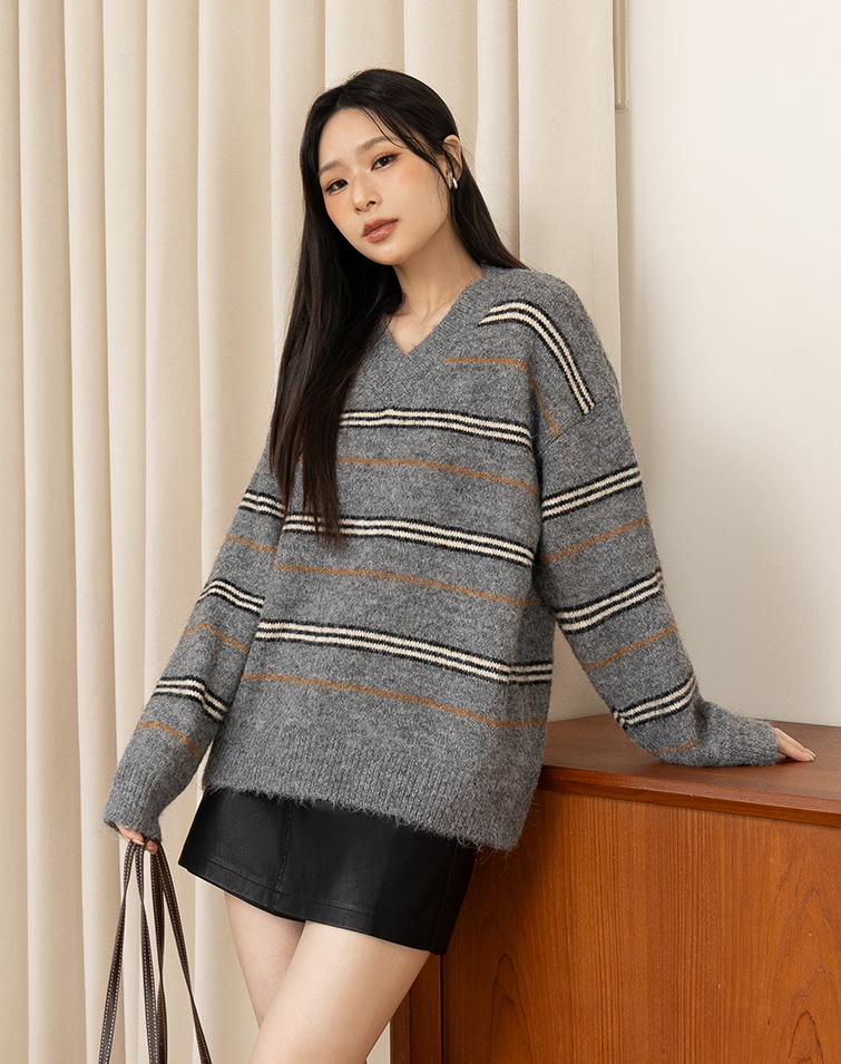 CONTRAST-STRIPED V-NECK SWEATER