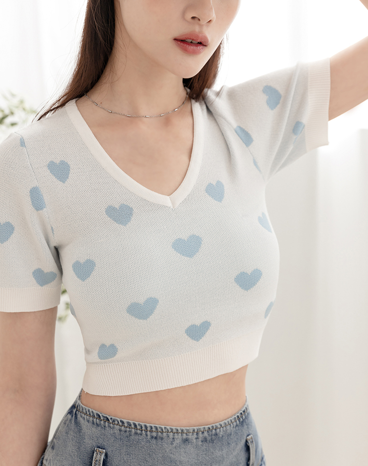 V NECK HEARTY KNIT CROP TOP