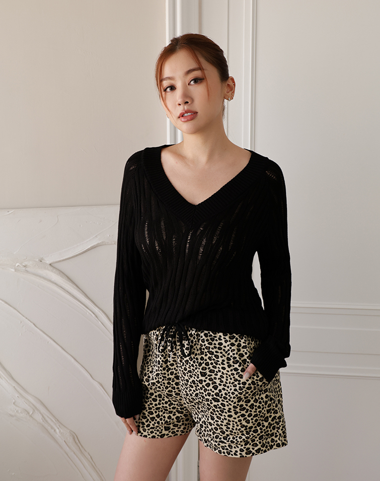 SOFT LINE  V-NECK KNIT TOP