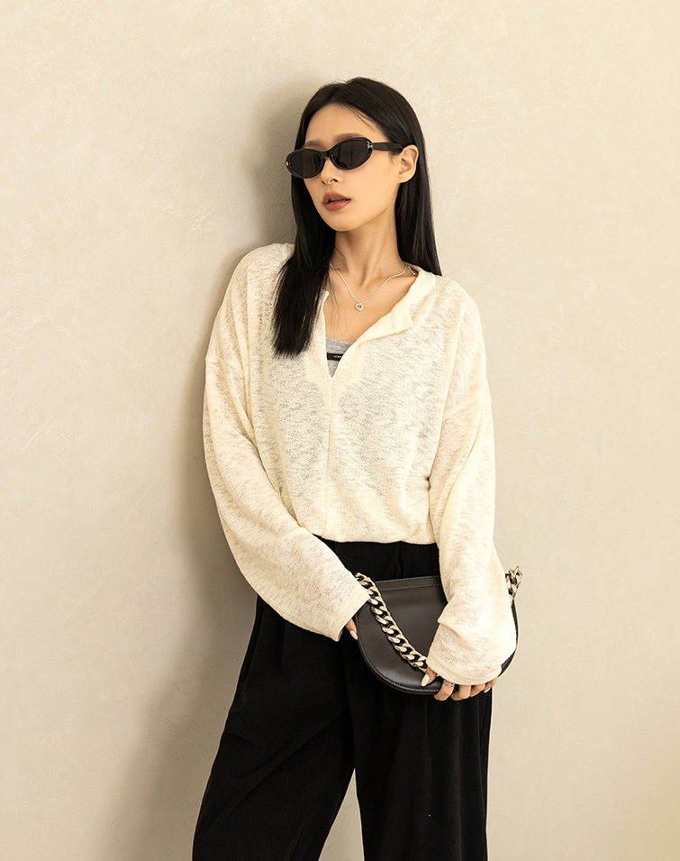TWO-PIECE V-NECK LIGHTWEIGHT KNIT TOP