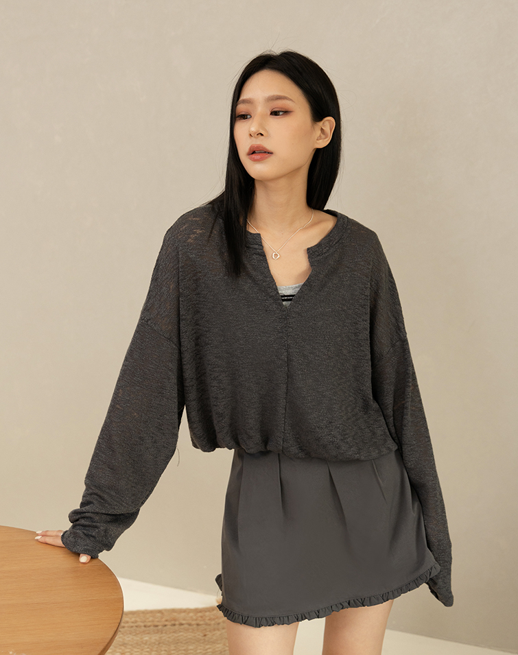 TWO-PIECE V-NECK LIGHTWEIGHT KNIT TOP