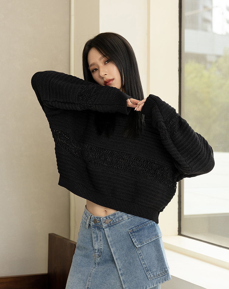 CREW NECK RIBBED KNIT SWEATER