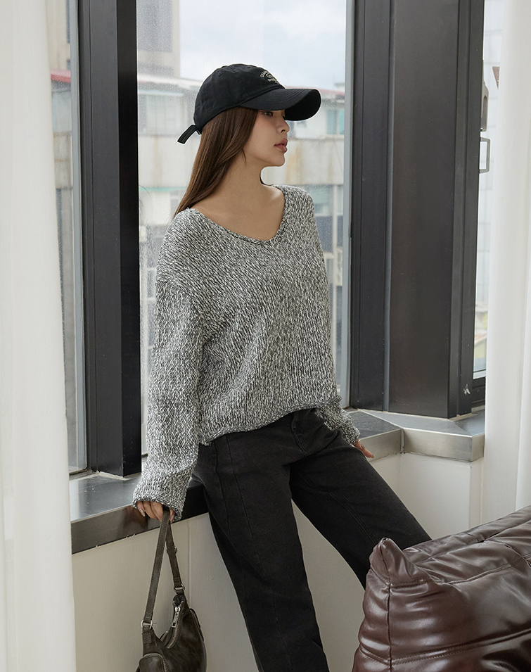 VERSATILE MIXED-COLOR KNIT TOP