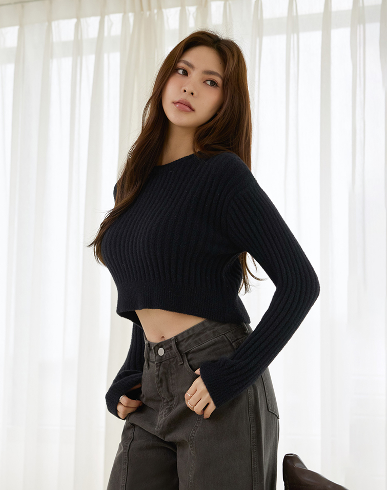 MINIMALIST RIBBED KNIT TOP