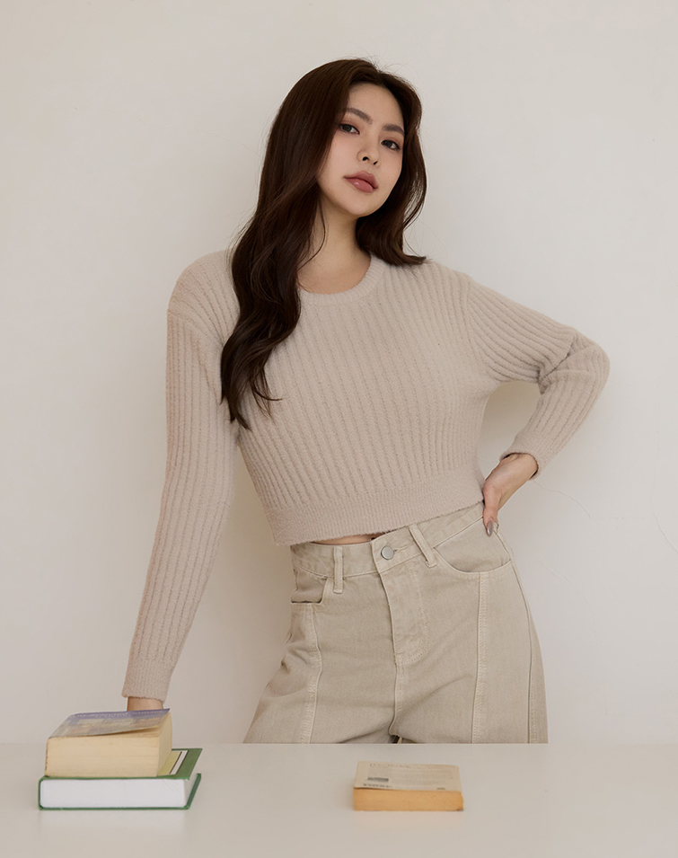 MINIMALIST RIBBED KNIT TOP