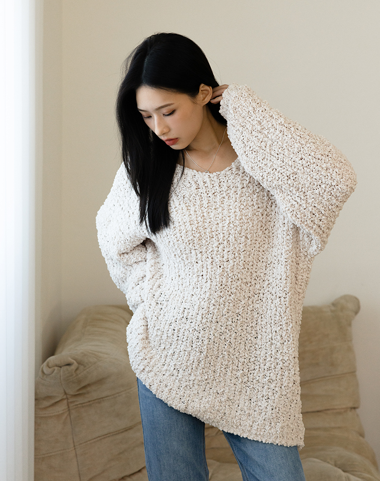 TEXTURED V-NECK KNIT TOP