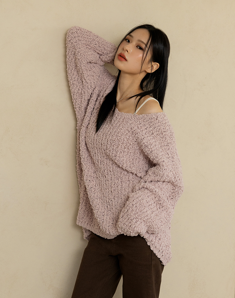 TEXTURED V-NECK KNIT TOP