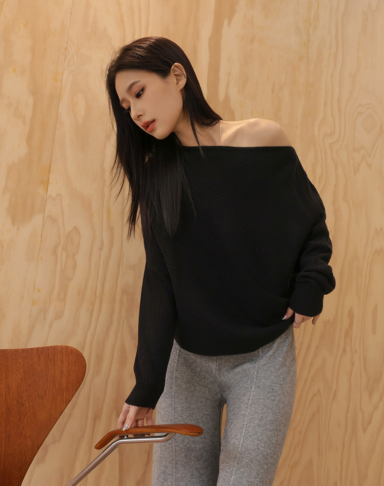 BATWING KNIT TOP