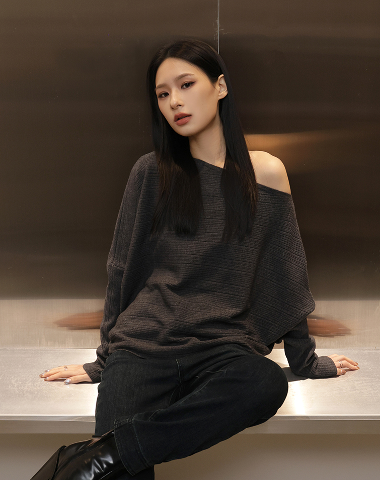BATWING KNIT TOP